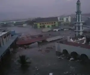 Tsunami Setinggi 2 Meter Landa Sulawesi Tengah