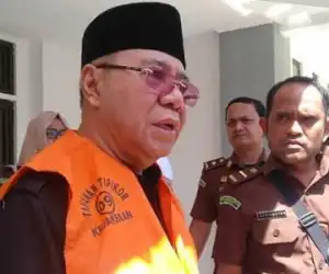 Bupati Simeulue Borong Kuliner di Stand Pameran Teupah Barat