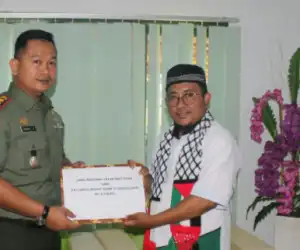 Dukung Perjuangan Rakya Palestina, Dandim Aceh Jaya Serahkan Bantuan
