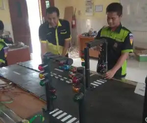 Ciptakan Alat Pendeteksi Macet, Inovasi Dua Siswa Mekatronika