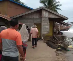 Dihantam Ombak Besar, 14 Rumah Warga di Abdya Rusak