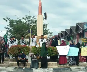 HMI Cabang Meulaboh Gelar Aksi di Depan Kantor DPRK