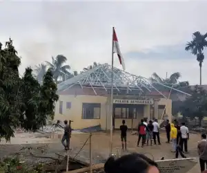 VIDEO: Detik-Detik Pembakaran Polsek Bendahara, Aceh Tamiang