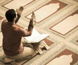 Untuk Anda Ketahui..! Ini Ciri-Ciri Orang Dekat Dengan Allah SWT