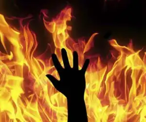Biadab, Seorang Siswi Dibakar Hidup-hidup Oleh Teman Sekelasnya