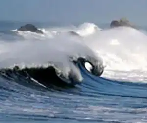 BMKG Pastikan Gelombang Tinggi Di Anyer Bukan Tsunami