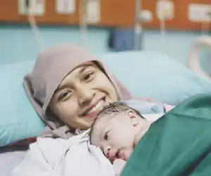 Ternyata Bersalin Secara Caesar Resiko Anak Mengindap Penyakit Ini