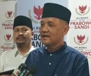 Prabowo Sholat Menghadap Kiblat Bukan Camera