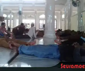 Selama Ramadhan, Masjid Selain Untuk Ber-I’tikaf, Juga Dijadikan Tempat Istirahat