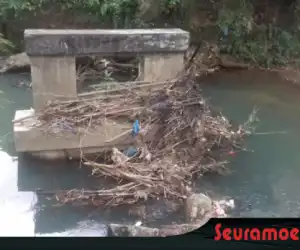 Pembangunan Jembatan Tokoh II Lembah Sabil Terbengkalai