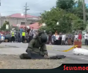 Personil Brimob Jinakan Granat Didepan Pendopo Bupati Abdya