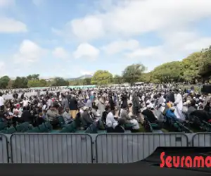 Paska Teror, Umat Islam Shalat Jumat di Taman