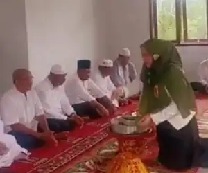 Harbiyah A. Gani Peusijuk JCH Keluarga Besar Disdik Nagan Raya