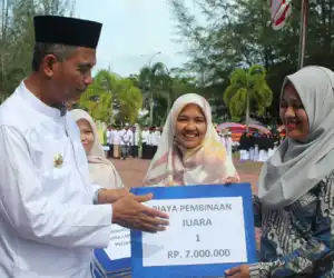 Bupati Beri Bonus Kepada Kafilah Peraih Juara MTQ Provinsi Aceh