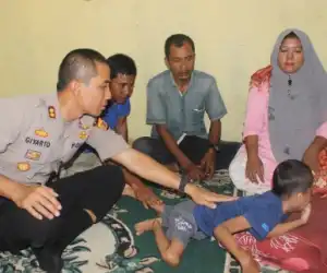 Elusan Kasih Sayang Kapolres Terhadap Anak Penderita Akute Flaksit Paralisis