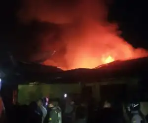 Kebakaran Hebat Terjadi di Asrama PHB Lampriet, Sembilan Rumah Dilalap Api
