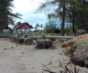 SEURAMOETV : Abrasi Pantai Naga Permai Nagan Raya