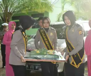 Kapolres Nagan Raya Beri Kejutan Kepada Kodim 0116 di HUT TNI ke 74