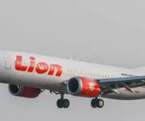 BREAKINGNEWS - Pesawat Lion Air jatuh
