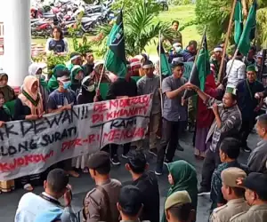 Tolak RUU KUHP dan UU KPK, Mahasiswa Datangi Gedung DPRK Abdya