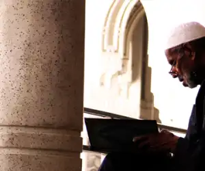 Ingat..! Bila Tidak Malu Baca Kisah Ini, Berarti Iman Anda Bermasalah