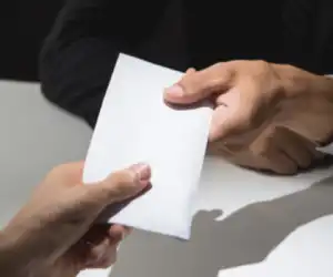 Ingat! Pemberi dan Penerima Uang Suap di Pemilu Dilaknat Rasulullah