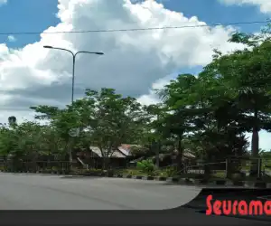 Kerusakan Pagar Median Jalan di Suka Makmue Makin Parah
