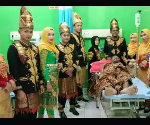 Meriahkan HUT RI, Petugas Medis Rumah Sakit SIM Berpakaian Adat