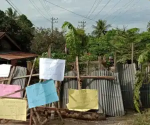 Tak Kunjung Diperbaiki, Akhirnya Warga Tutup Jalan Gampong