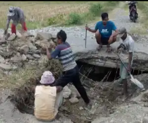 Saluran Persawahan Tersumbat, Petani Lembah Sabil Laksanakan Gotong Royong