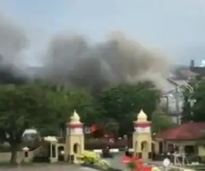 Beredar Informasi Dibakar Orang Gila, Rumah Kosong Depan Mapolda Diduga Terbakar Karena Hal Ini
