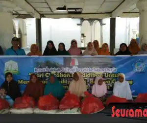 Siswa dan Guru SMAN 4 Kuala Bantu Kaum Dhuafa