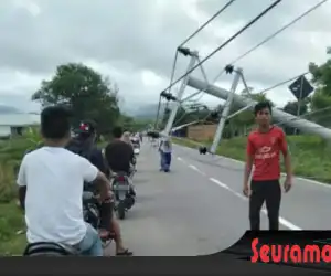 Diterpa Angin Kencang, Enam Tiang Listrik di Abdya Tumbang