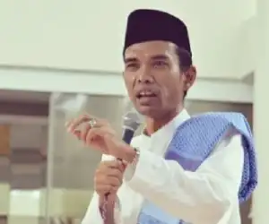 Melayat Ketempat Ibunda UAS, Gubernur Riau Tunda Pelantikan Bupati Siak