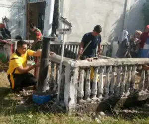 Polsek Manggeng Bersihkan Tugu Pahlawan Teuku Peukan