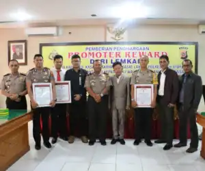 Kapolres dan Kasat Dapat Penghargaan
