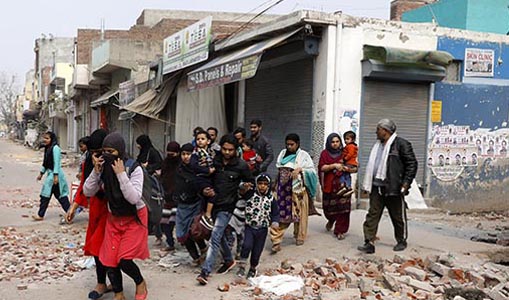 Gerombolan Hindu Delhi Bakar Toko Milik Muslim, Polisi Diam