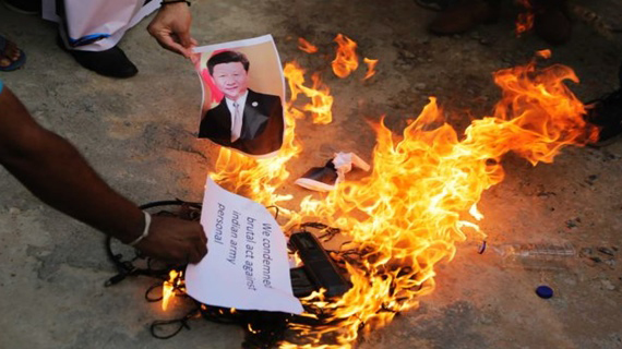 India Murka Atas Insiden Berdarah Dengan Membakar Foto Presiden China Xin Jinping