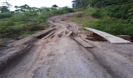 Jalan Desa Blang Baro Rambong Nagan Raya Rusak Parah