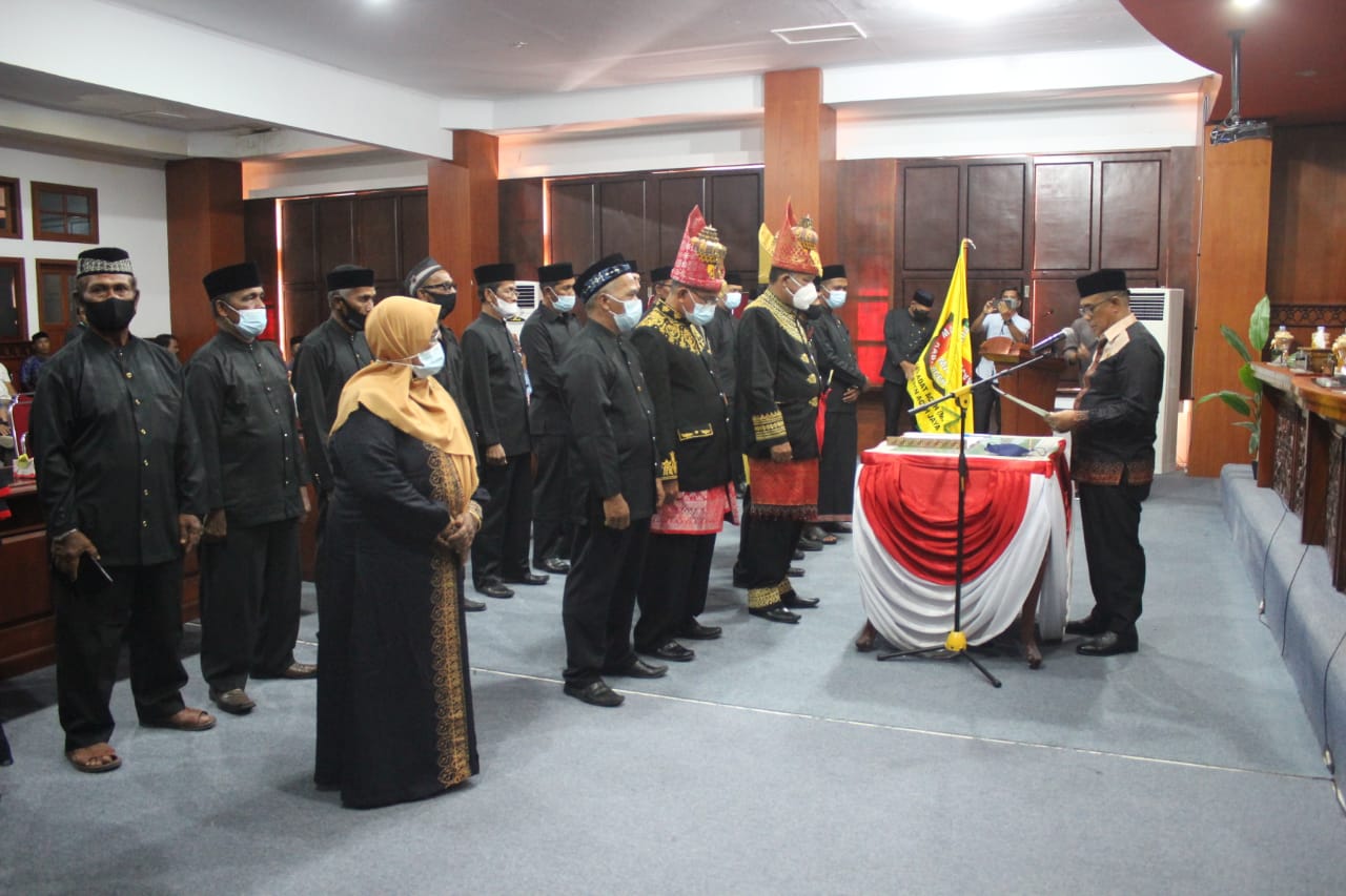 Kukuhkan Pengurus MAA, Bupati : Lestarikan dan Kembangkan Adat Aceh
