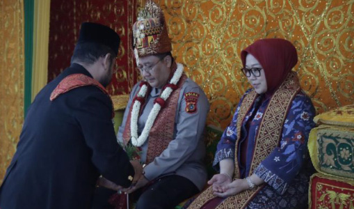 Kapolda Aceh yang Baru Bersama Istri Tiba di Tanoh Rincong