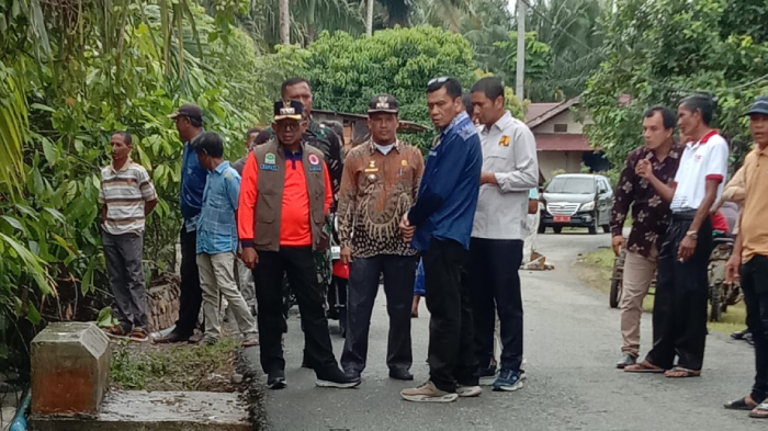 Jalan di Gampong Rambong Payong Kecamatan Teunom Putus Akibat Banjir, Pj. Bupati Aceh Jaya Pastikan Penanganan Segera