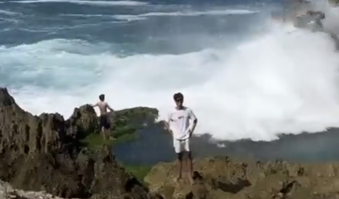 Terhempas Ombak, Siswa Kampung Inggris Hilang Di Pantai Kedung Tumpang