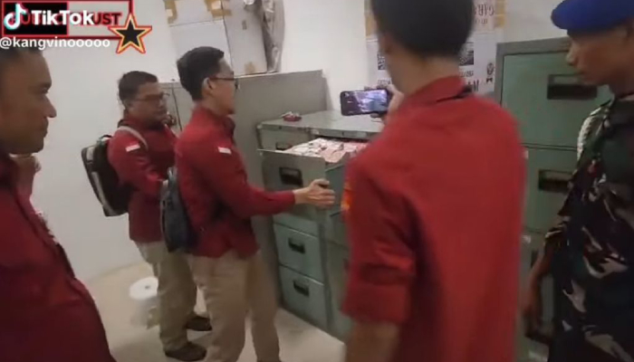 Viral di Media Sosial Video Penggerebekan Diduga Ruang Staf Khusus Budi Arie, Ada Tumpukan Uang Fantastis