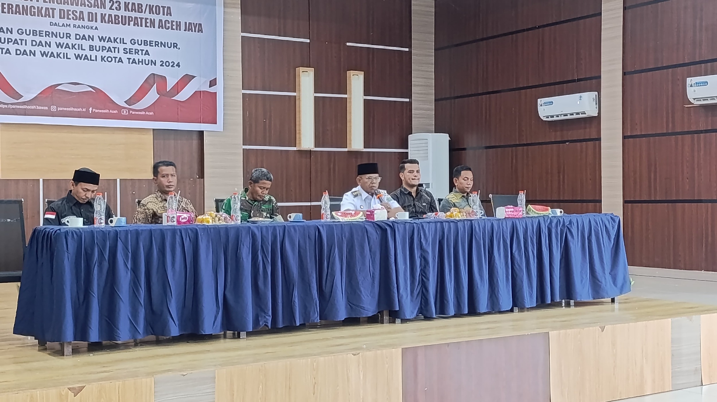 Pj. Bupati Aceh Jaya Jadi Narasumber Pada Sosialisasi Pengawasan Netralitas Perangkat Desa di Aceh Jaya