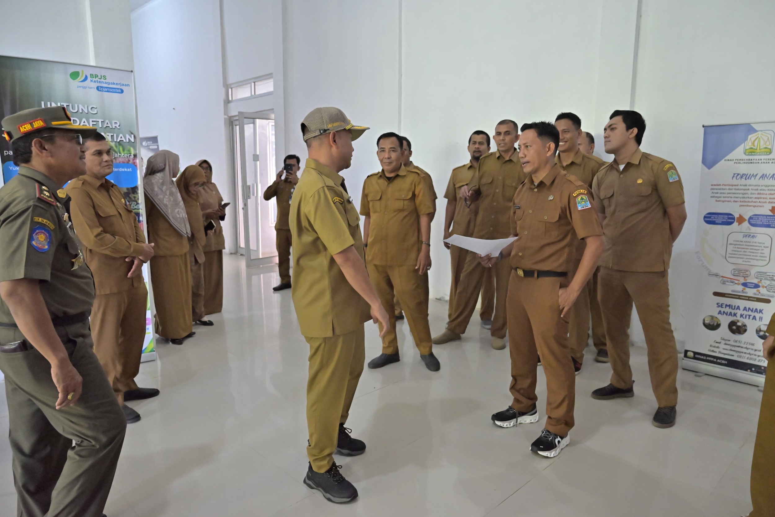 Hari Pertama Kerja, Bupati Aceh Jaya Sidak Sejumlah Dinas