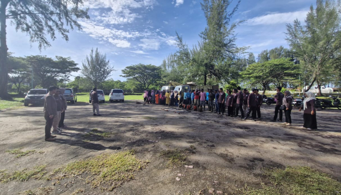 DLH Gerakkan Personil, Gelar Gotong Royong Bersihkan Kota Calang