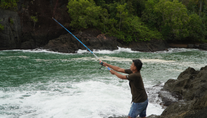 Lhok Galong, Jadi Lokasi Wisata Bahari Favorit Pemancing di Aceh Jaya