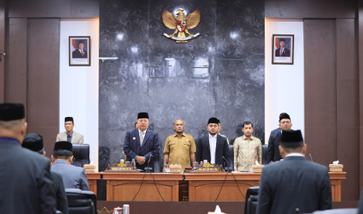 Bupati TR Keumangan Hadiri Rapat Paripurna DPRK Nagan Raya