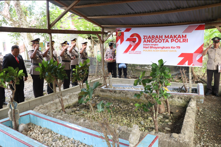 Jaga Semangat Pengabdian, Polres Abdya Laksanakan Ziarah ke Makam Personil